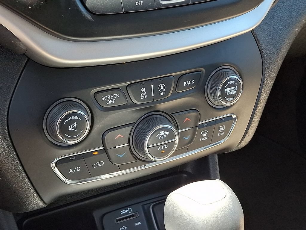 Used 2018 Jeep Cherokee Limited AWD/4WD image 17