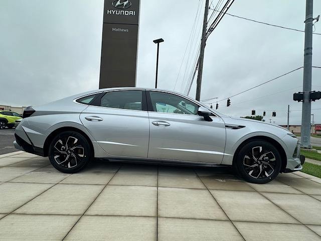 New 2025 Hyundai Sonata SEL image 3