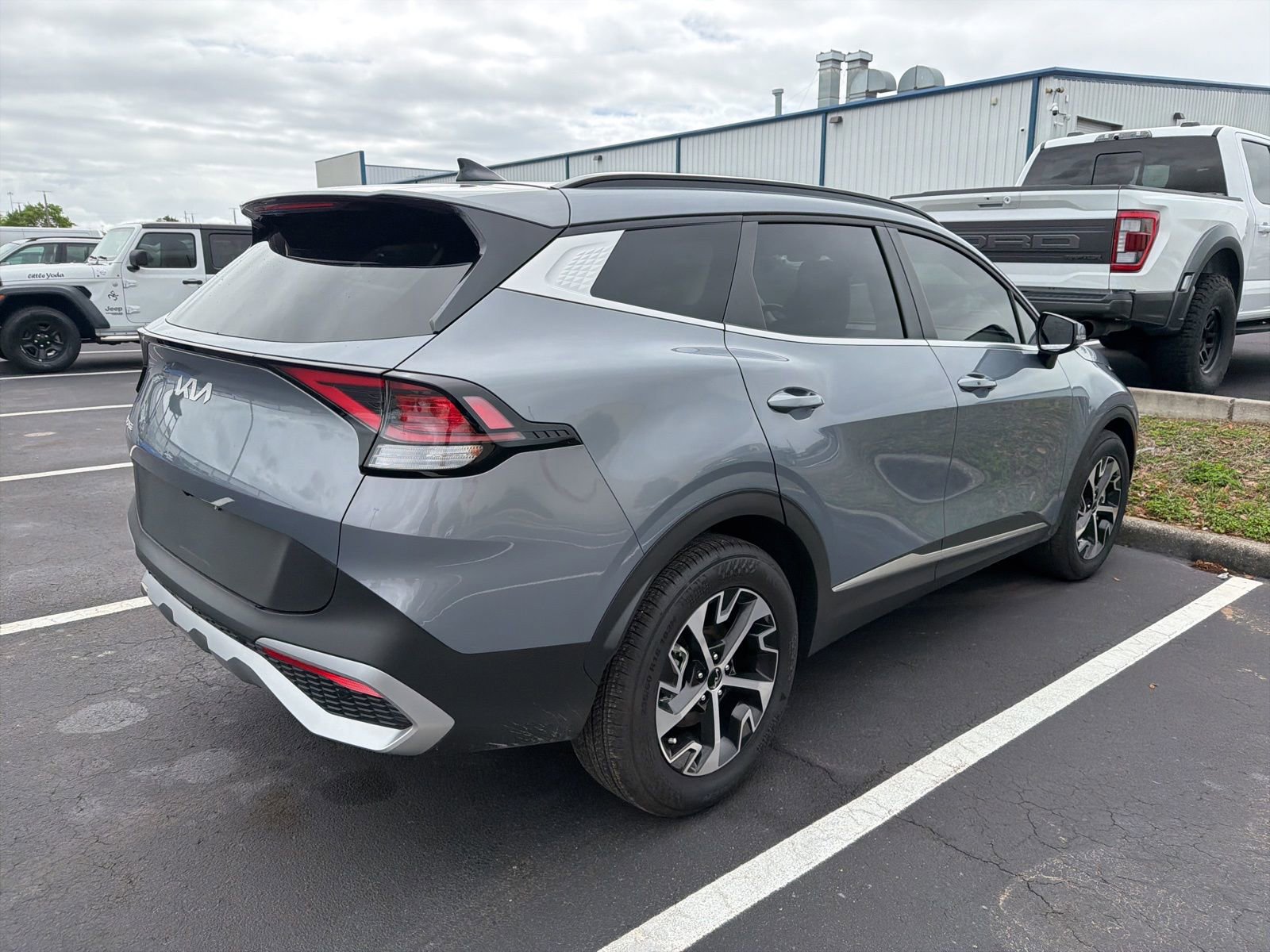 Used 2025 Kia Sportage EX w/ Premium Package image 4