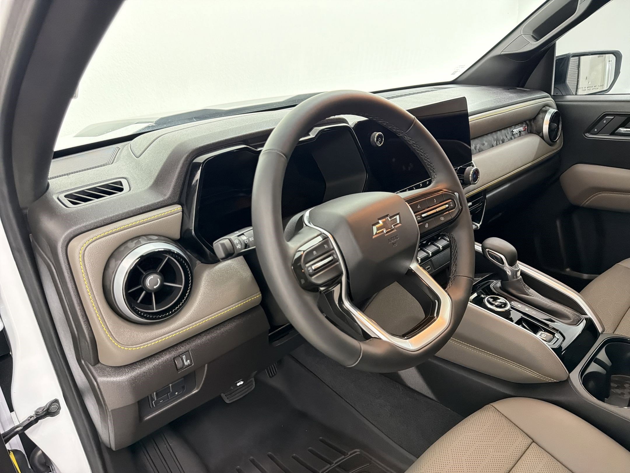 Used 2024 Chevrolet Colorado ZR2 w/ ZR2 Convenience Package III image 4