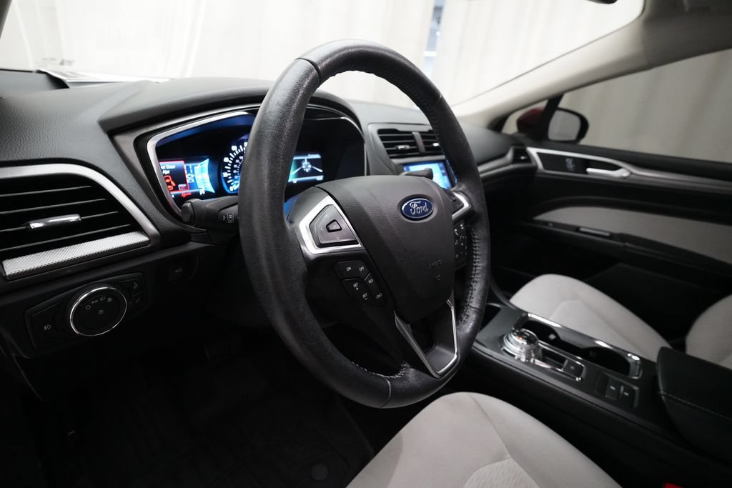 Used 2020 Ford Fusion SE w/ Equipment Group 151A FWD image 8