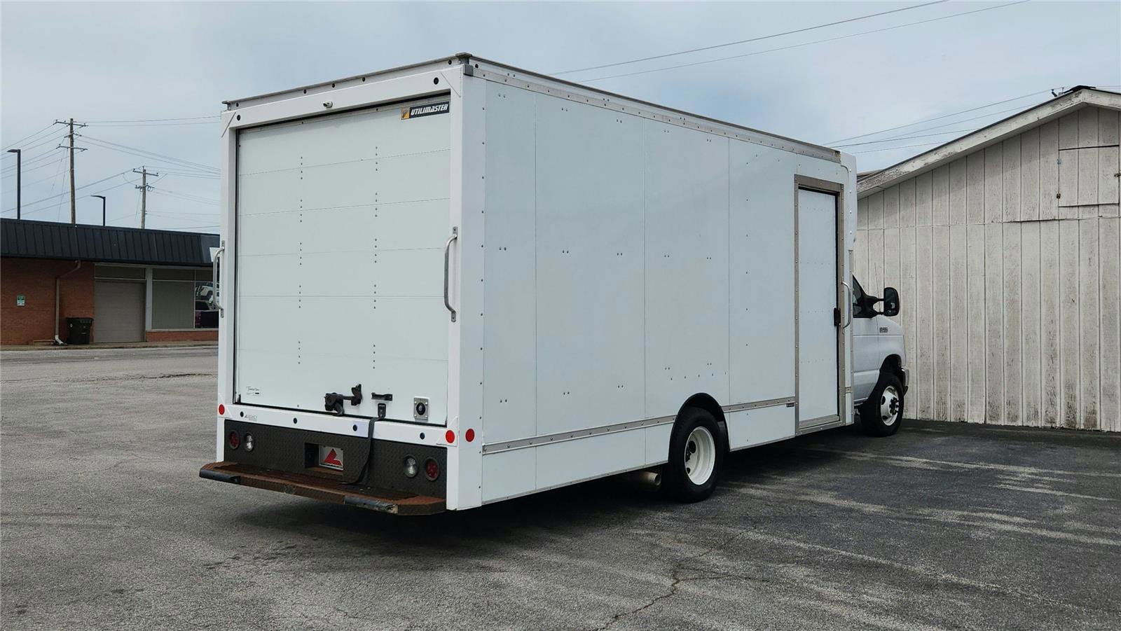 Used 2022 Ford E-450 and Econoline 450 Super Duty RWD image 2