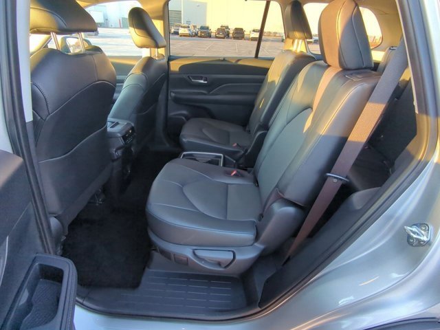 Certified 2025 Toyota Grand Highlander AWD image 14