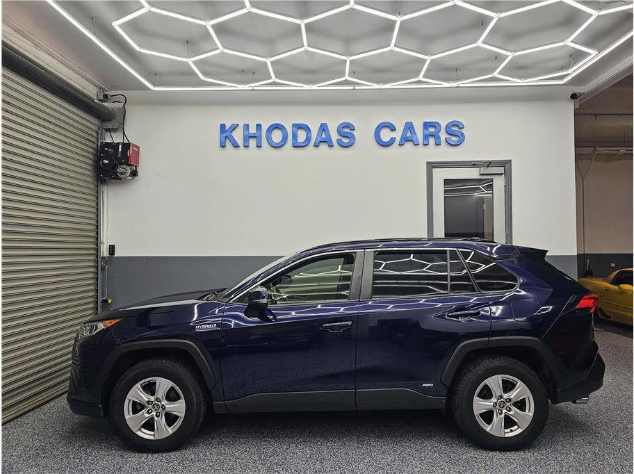 Used 2020 Toyota RAV4 XLE image 1
