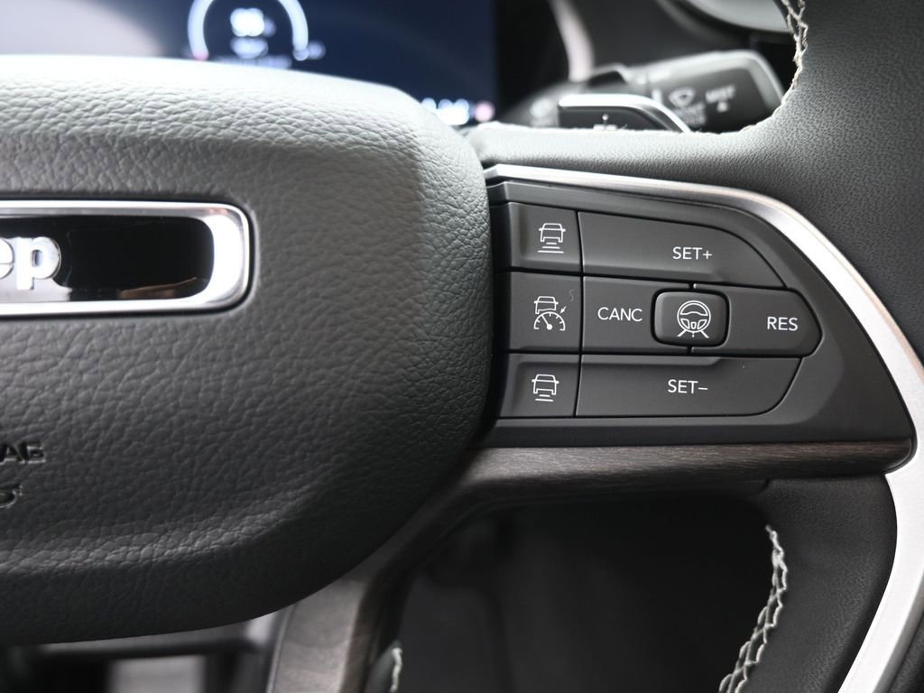 New 2026 Jeep Grand Cherokee Limited AWD/4WD image 2