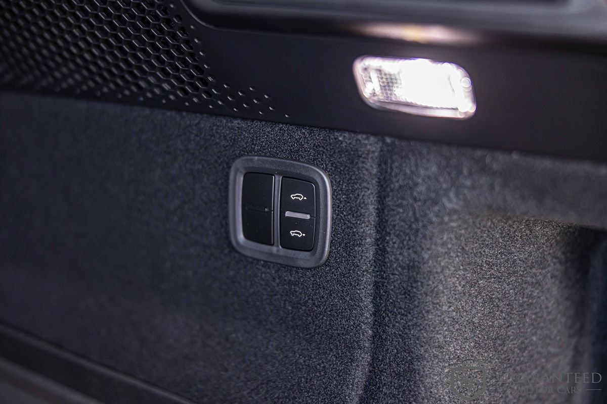 Used 2025 Porsche Macan Turbo Electric AWD/4WD image 19