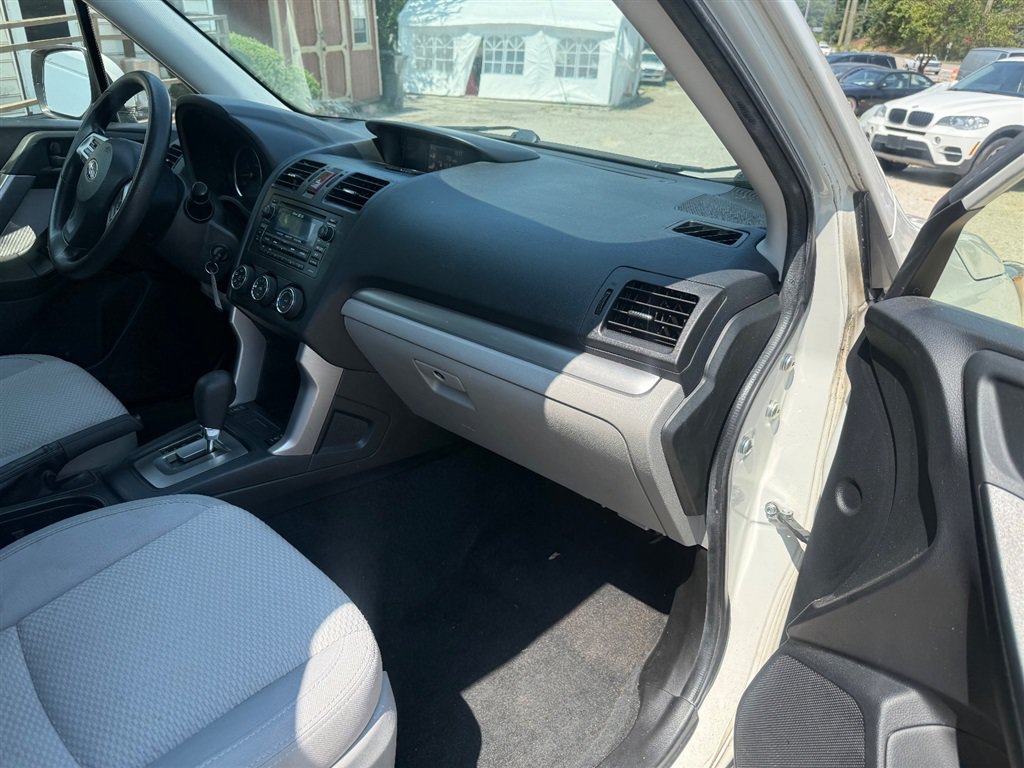 Used 2015 Subaru Forester 2.5i Premium w/ All-Weather Package AWD/4WD image 10