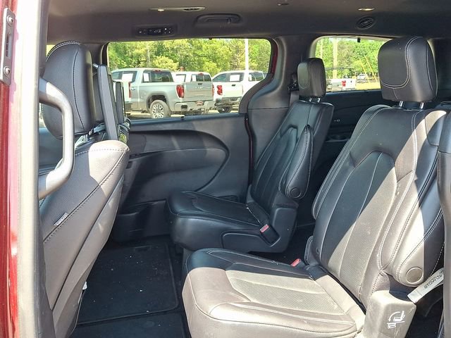 Used 2022 Chrysler Pacifica Touring-L w/ Uconnect Theater Family Group AWD/4WD image 8