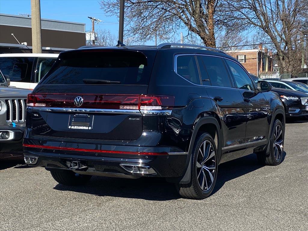 Certified 2024 Volkswagen Atlas SEL Premium R-Line image 3