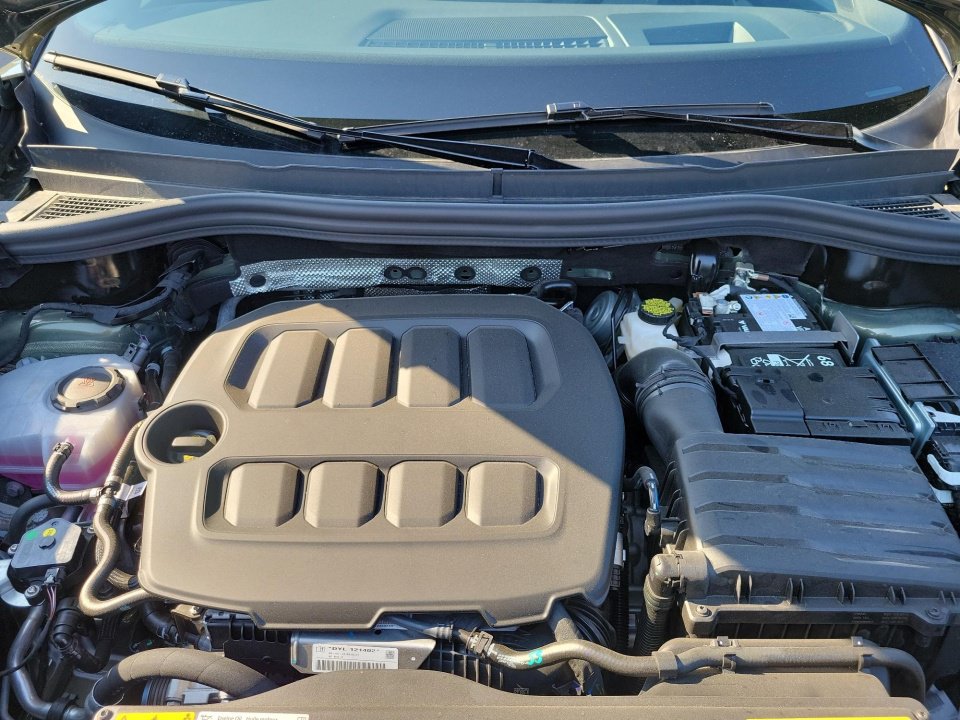 New 2026 Volkswagen Tiguan SE R-Line FWD image 16