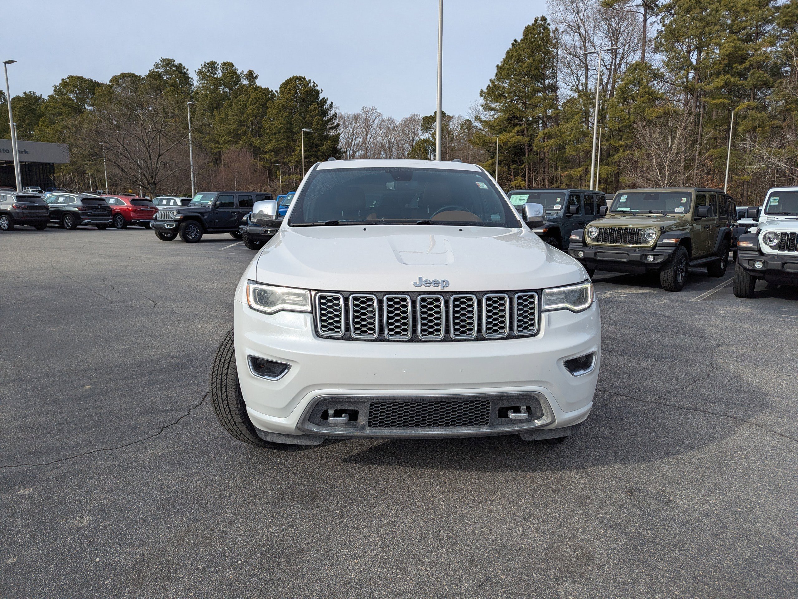Used 2020 Jeep Grand Cherokee Overland image 2