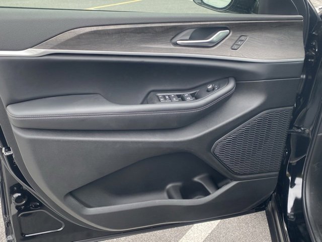 New 2025 Jeep Grand Cherokee Limited image 12