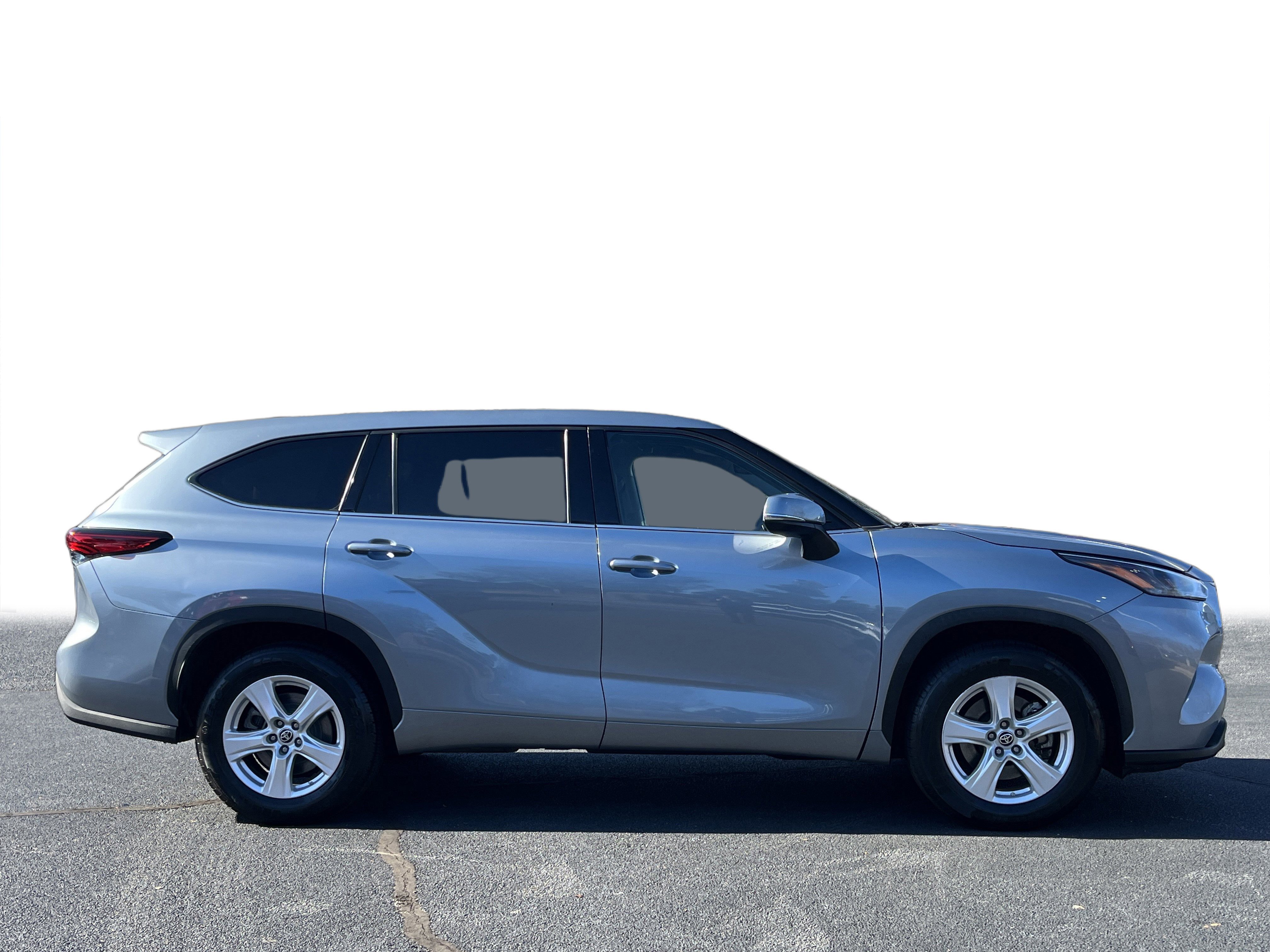 Used 2022 Toyota Highlander LE image 27