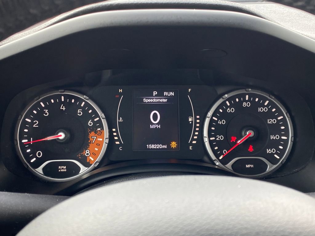 Used 2015 Jeep Renegade Latitude w/ Cold Weather Group FWD image 23
