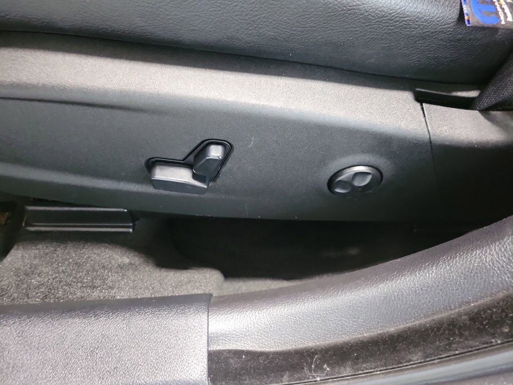 Used 2015 Dodge Charger SXT image 33