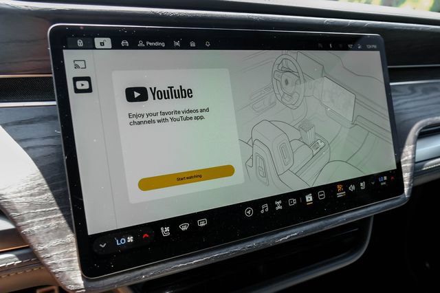 Used 2023 Rivian R1S Adventure AWD/4WD image 29