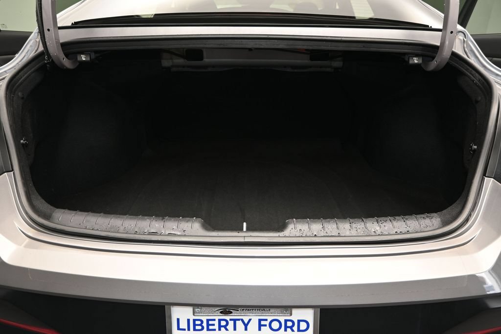 Used 2025 Hyundai Elantra Sport FWD image 11