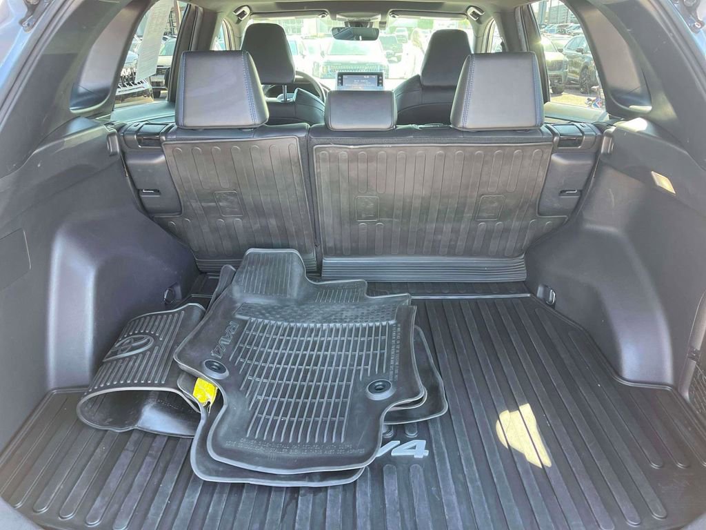 Used 2022 Toyota RAV4 XSE w/ XSE Grade Weather Package AWD/4WD image 7