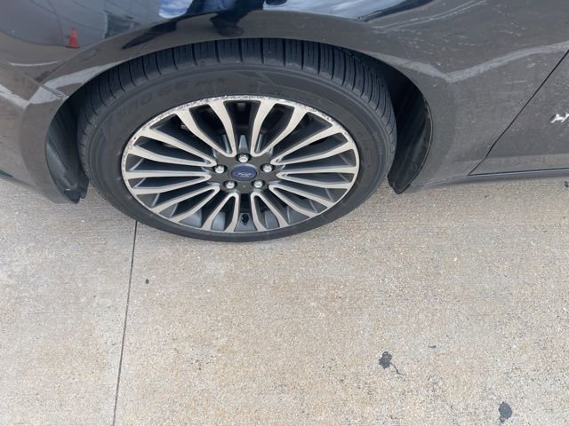 Used 2018 Ford Fusion Titanium FWD image 2
