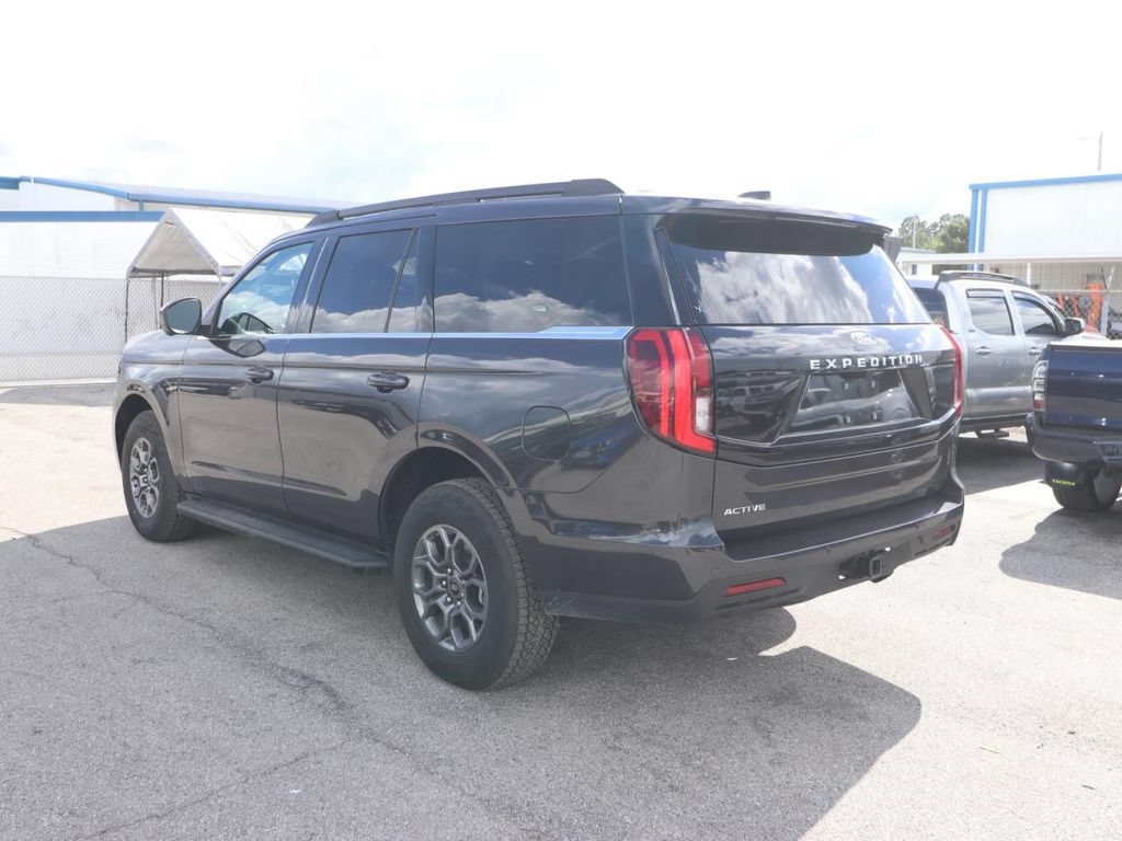 Used 2025 Ford Expedition Active RWD image 5