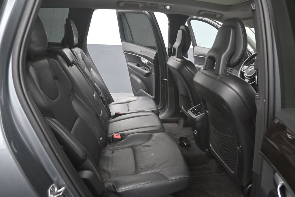 Used 2018 Volvo XC90 T6 Momentum w/ Convenience Package AWD/4WD image 2