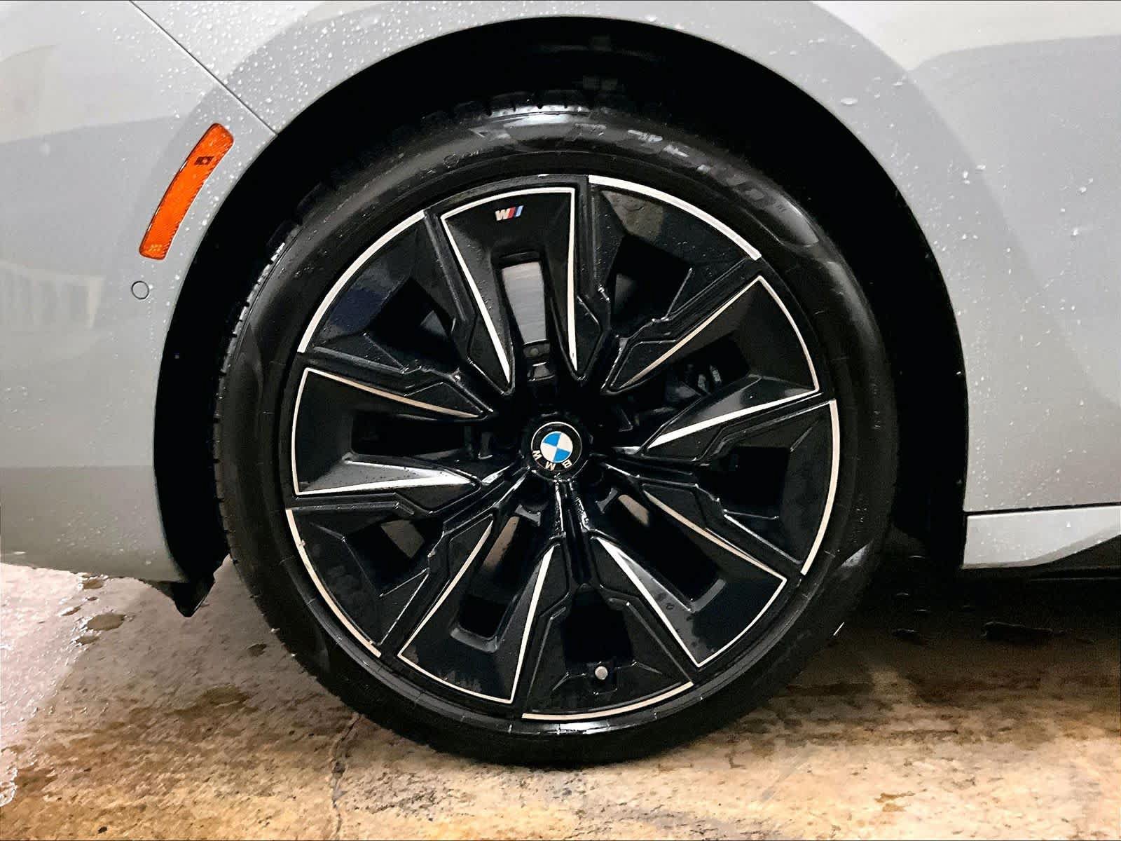Used 2025 BMW 760i xDrive AWD/4WD image 12