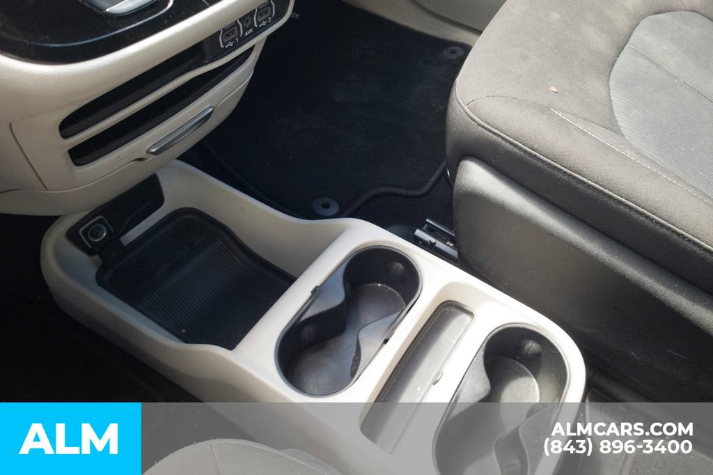 Used 2023 Chrysler Voyager LX FWD image 9