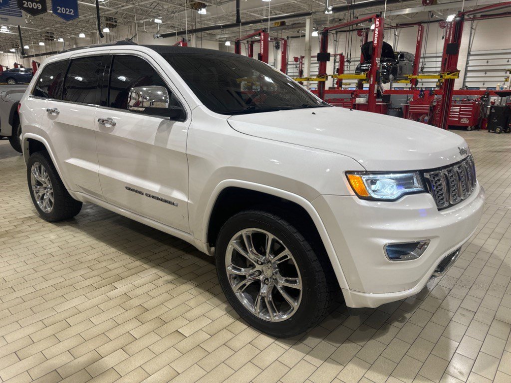 Used 2017 Jeep Grand Cherokee Overland AWD/4WD image 13