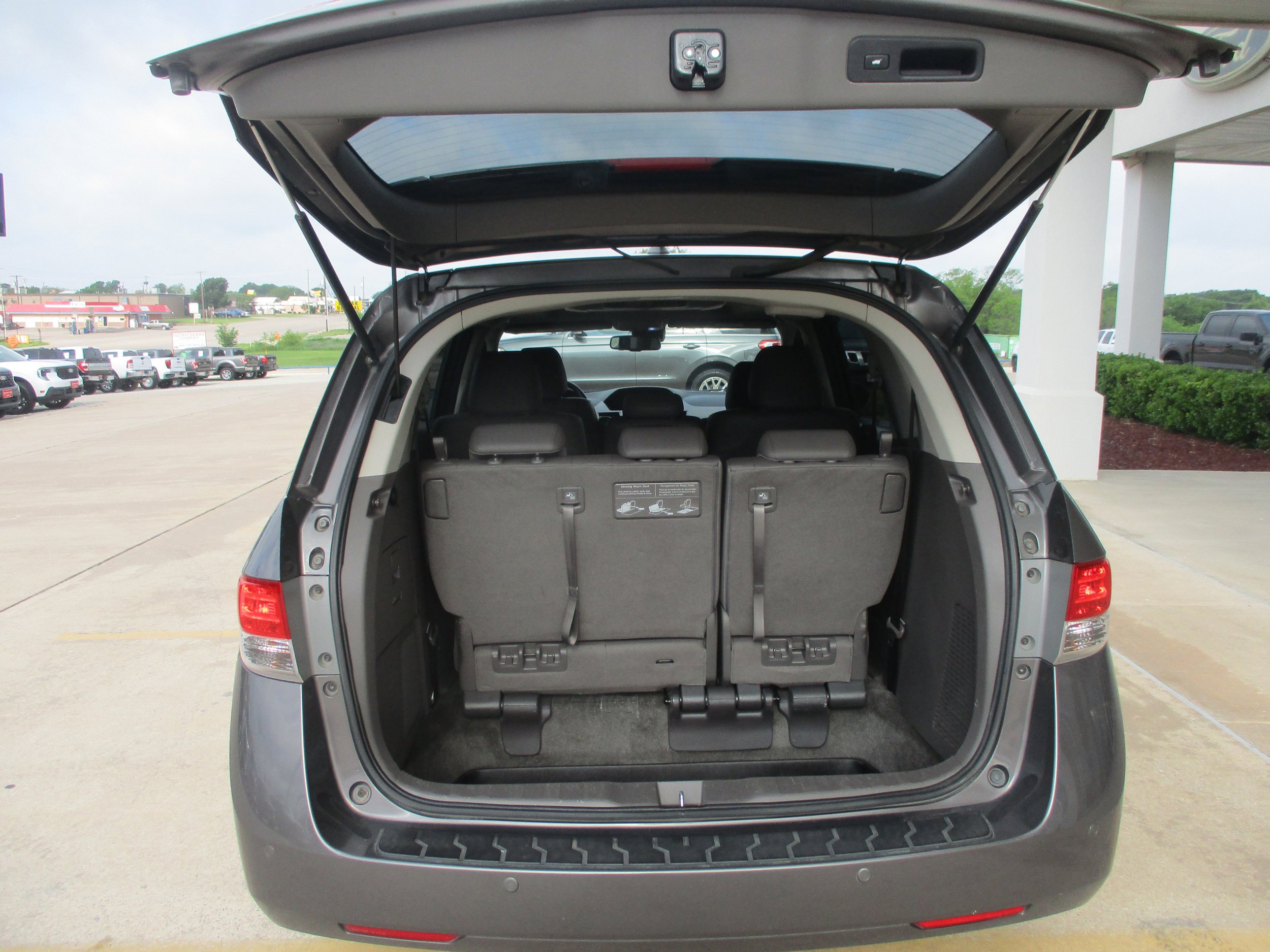 Used 2016 Honda Odyssey Touring Elite image 11