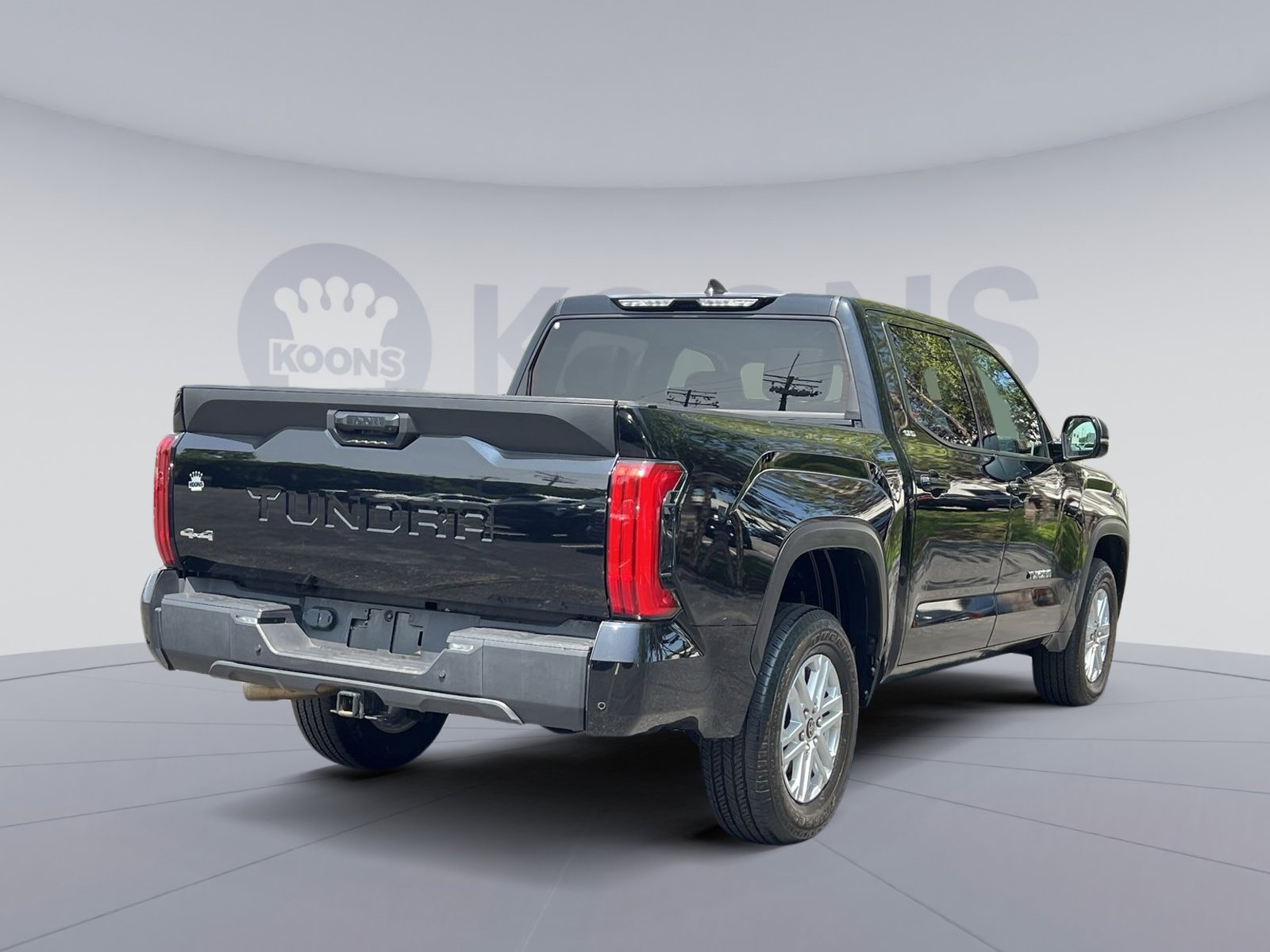 Used 2023 Toyota Tundra SR5 w/ SR5 Premium Package AWD/4WD image 8