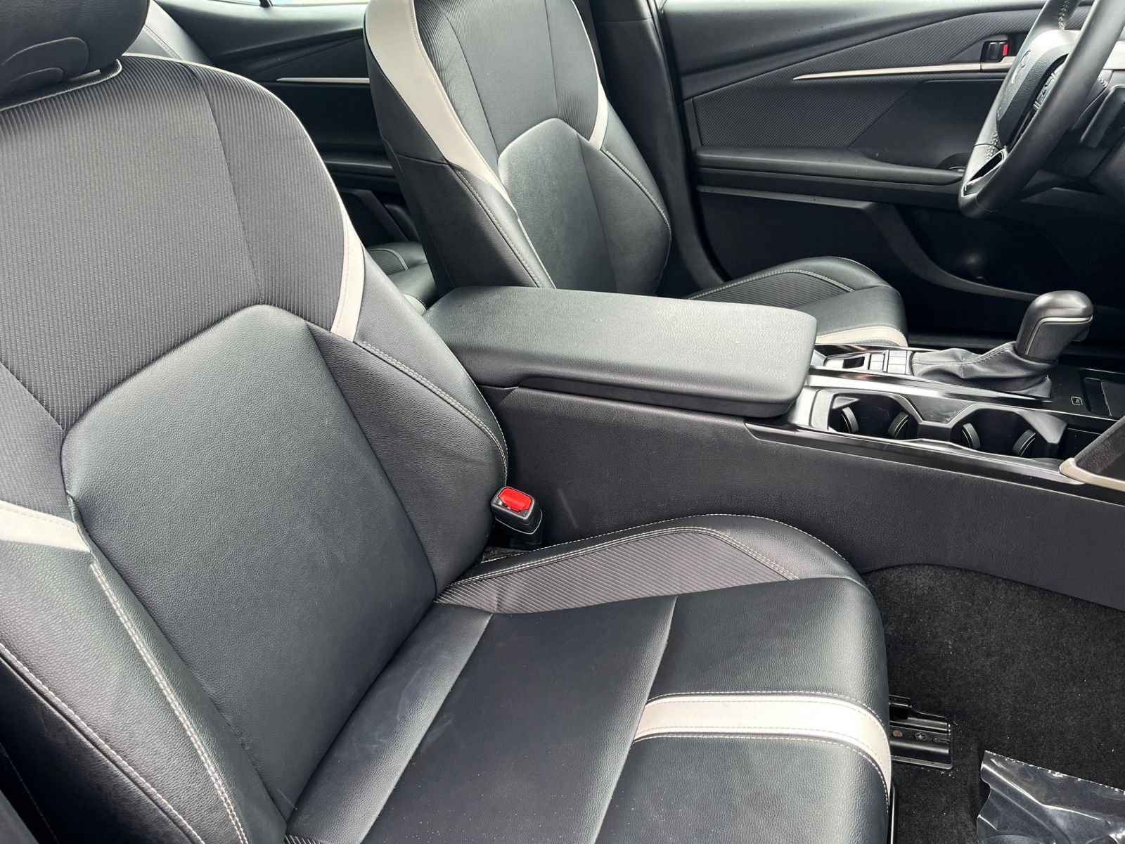 Used 2025 Toyota Camry SE FWD image 41