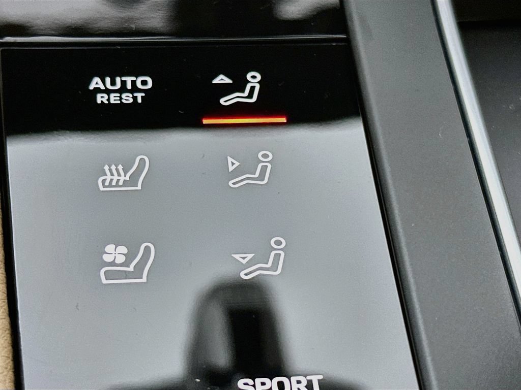Certified 2026 Porsche Macan AWD/4WD image 23