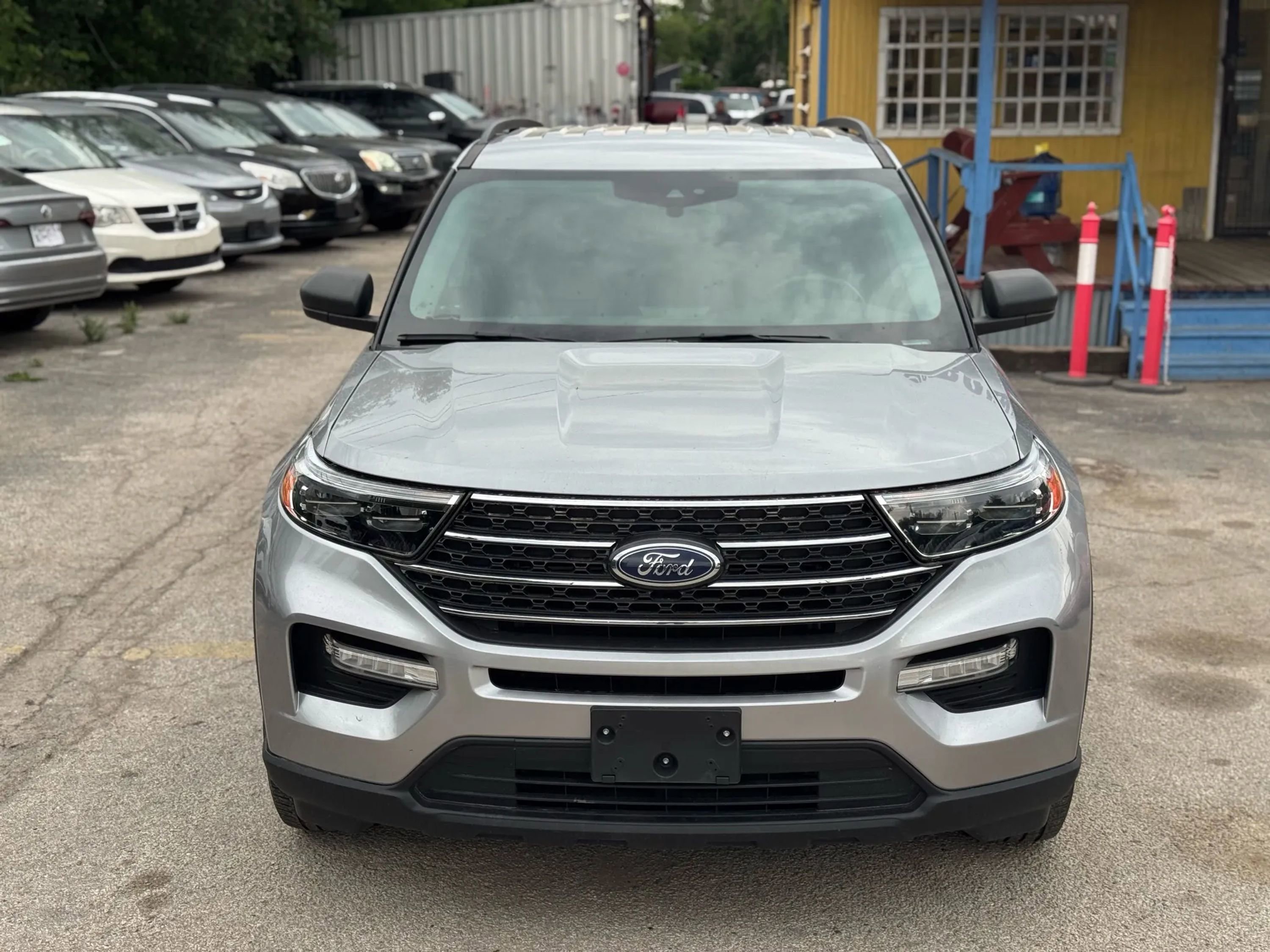 Used 2023 Ford Explorer XLT w/ Equipment Group 202A image 4