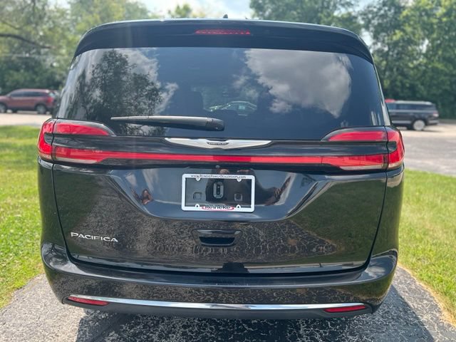 Used 2022 Chrysler Pacifica Touring-L FWD image 7