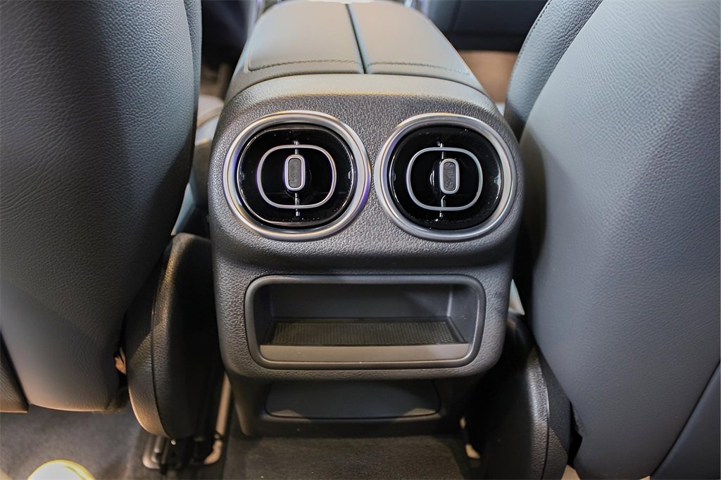 Used 2025 Mercedes-Benz GLC 300 image 11