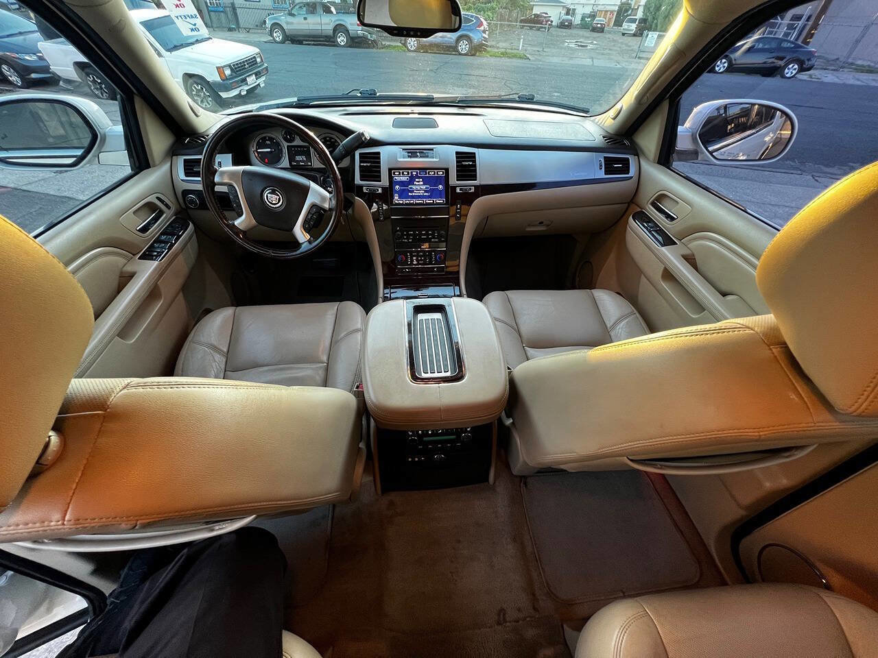 Used 2014 Cadillac Escalade Premium image 16