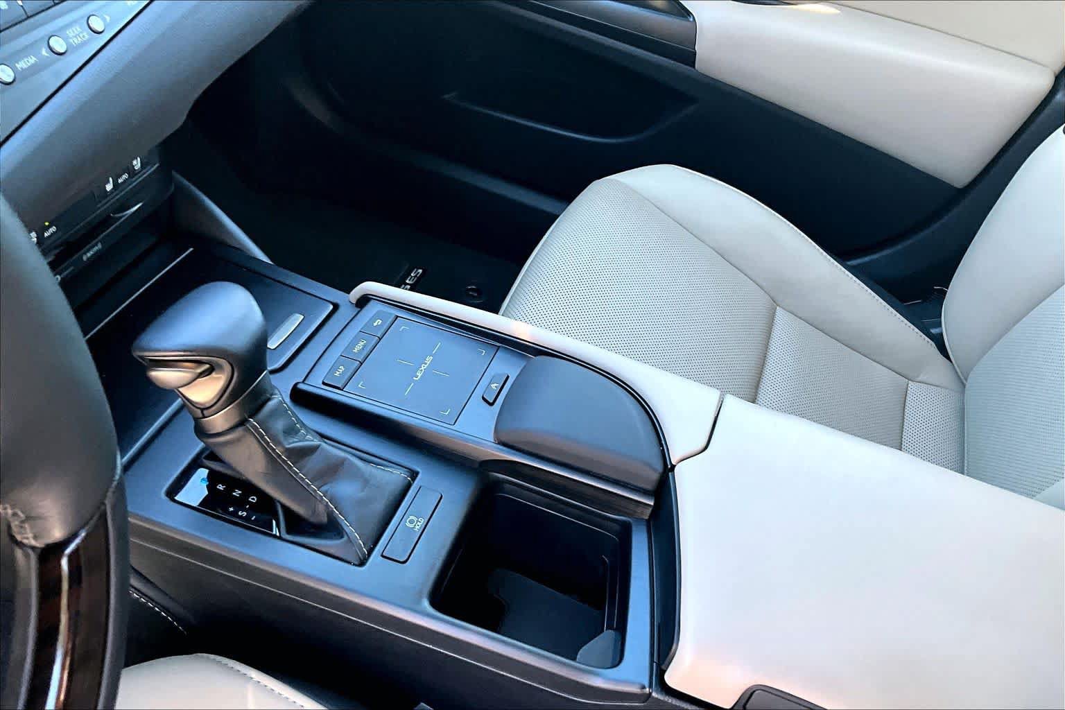 Used 2019 Lexus ES 350 w/ Premium Package FWD image 17
