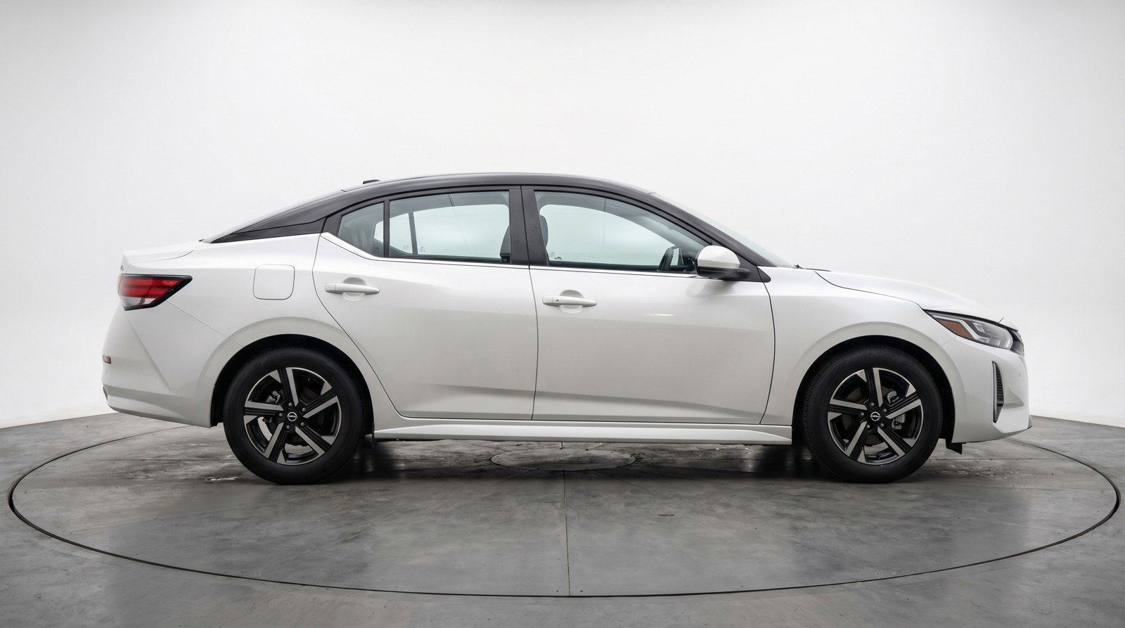 Used 2025 Nissan Sentra SV FWD image 11