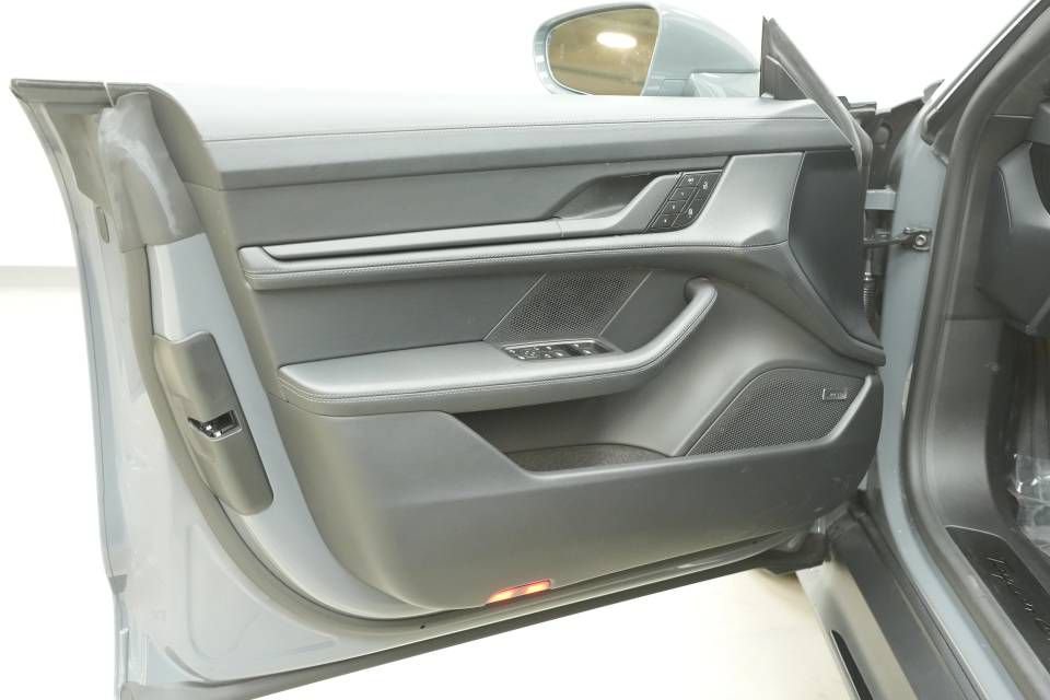 New 2026 Porsche Taycan GTS AWD/4WD image 24