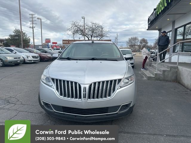 Used 2012 Lincoln MKX FWD image 2