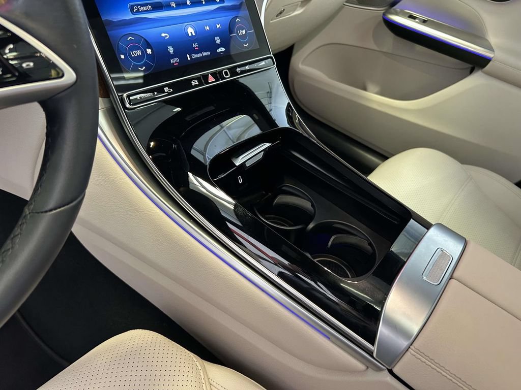 Used 2025 Mercedes-Benz GLC 300 image 22