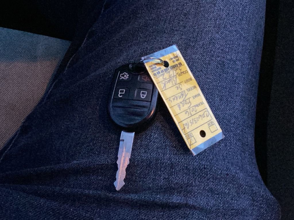 Used 2016 Ford Taurus SE image 27