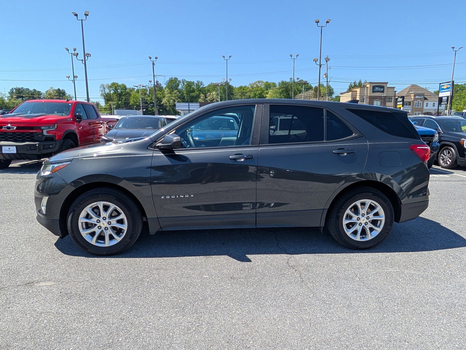 Used 2021 Chevrolet Equinox LS w/ LS Convenience Package FWD image 2