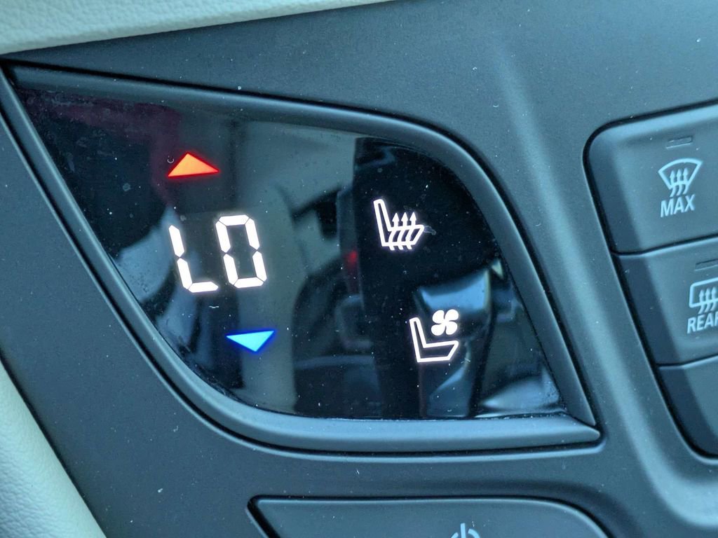 Used 2020 Buick Envision Premium w/ Driver Confidence Package AWD/4WD image 24