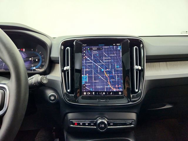 Used 2023 Volvo XC40 B5 Plus w/ Driver Assist Package image 23