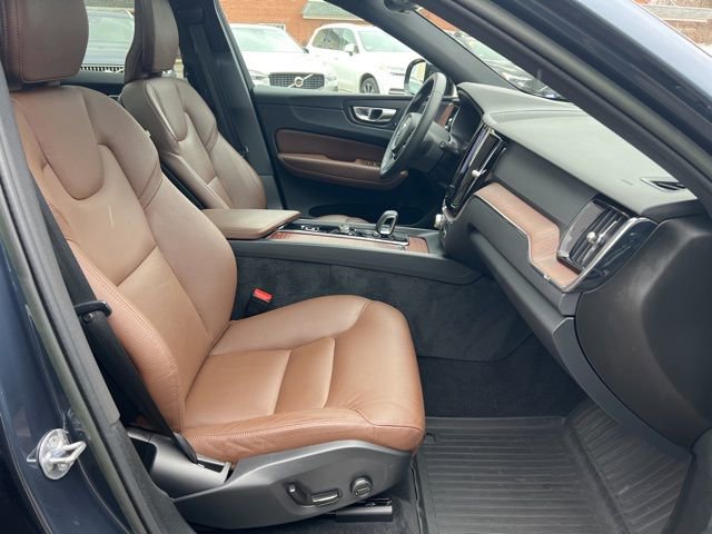 Certified 2023 Volvo XC60 B5 Plus w/ Climate Package image 18