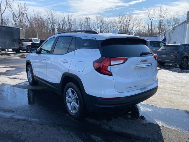 Used 2022 GMC Terrain SLE w/ Driver Convenience Package image 3