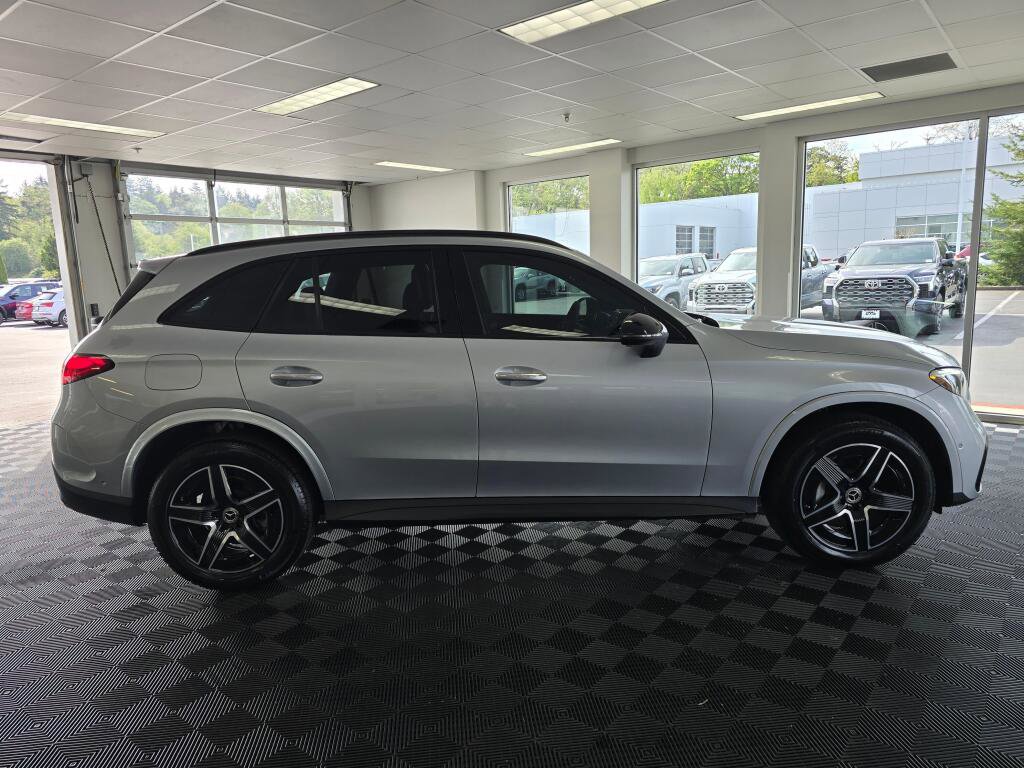 Used 2024 Mercedes-Benz GLC 300 4MATIC image 2