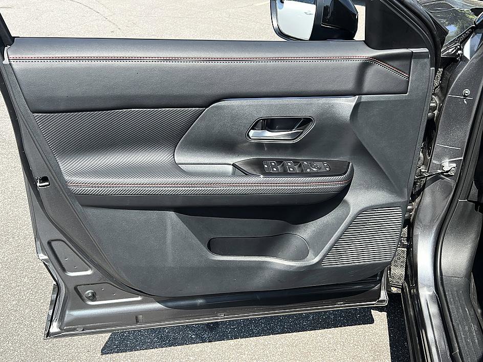 Certified 2026 Nissan Kicks SR FWD image 19