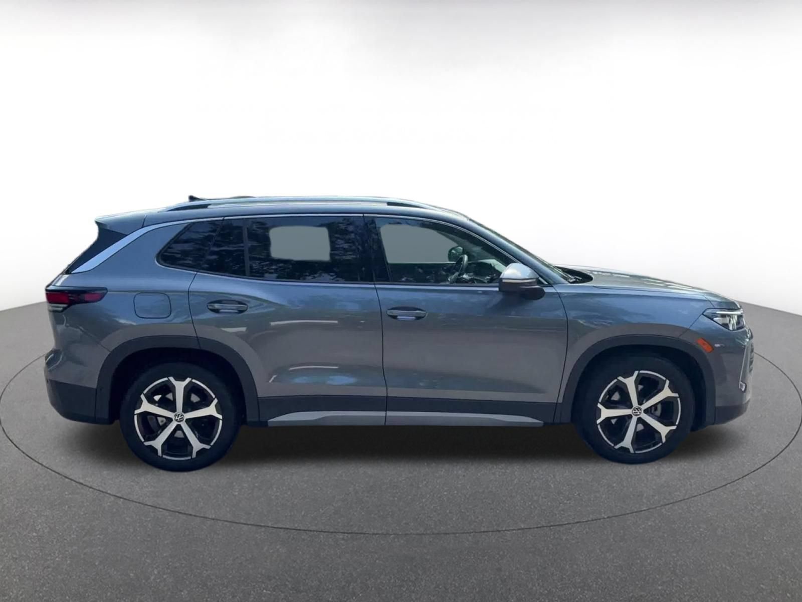 Used 2026 Volkswagen Tiguan SE FWD image 15